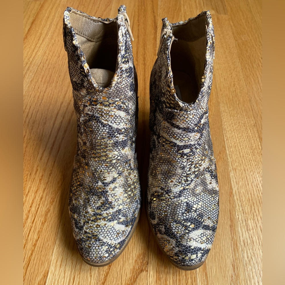 Very G Ankle Boots